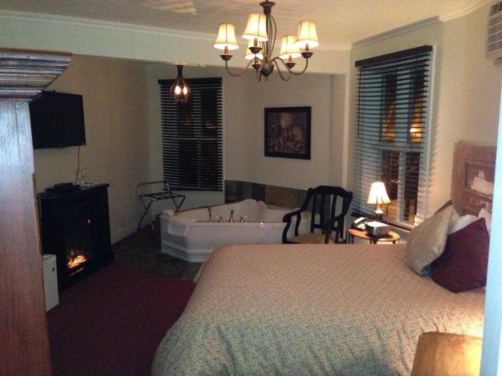 Auberge De La Tour Du Lac Sainte-Agathe-des-Monts Room photo
